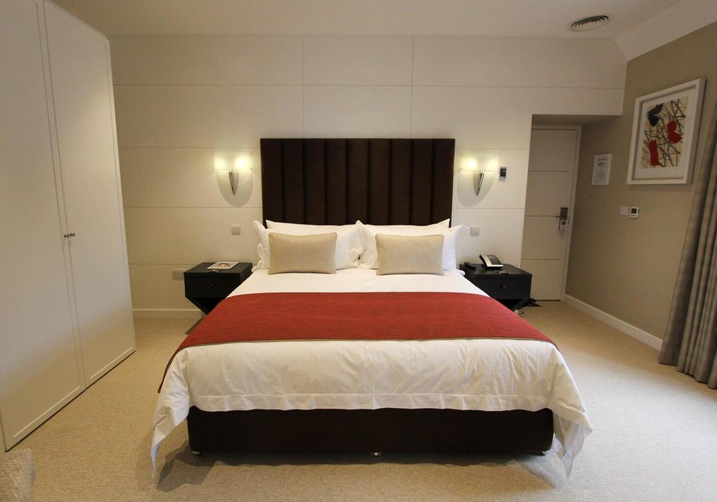 Cae Court Hotel Бридженд Экстерьер фото